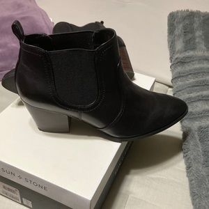 Bella Vita black wide booties